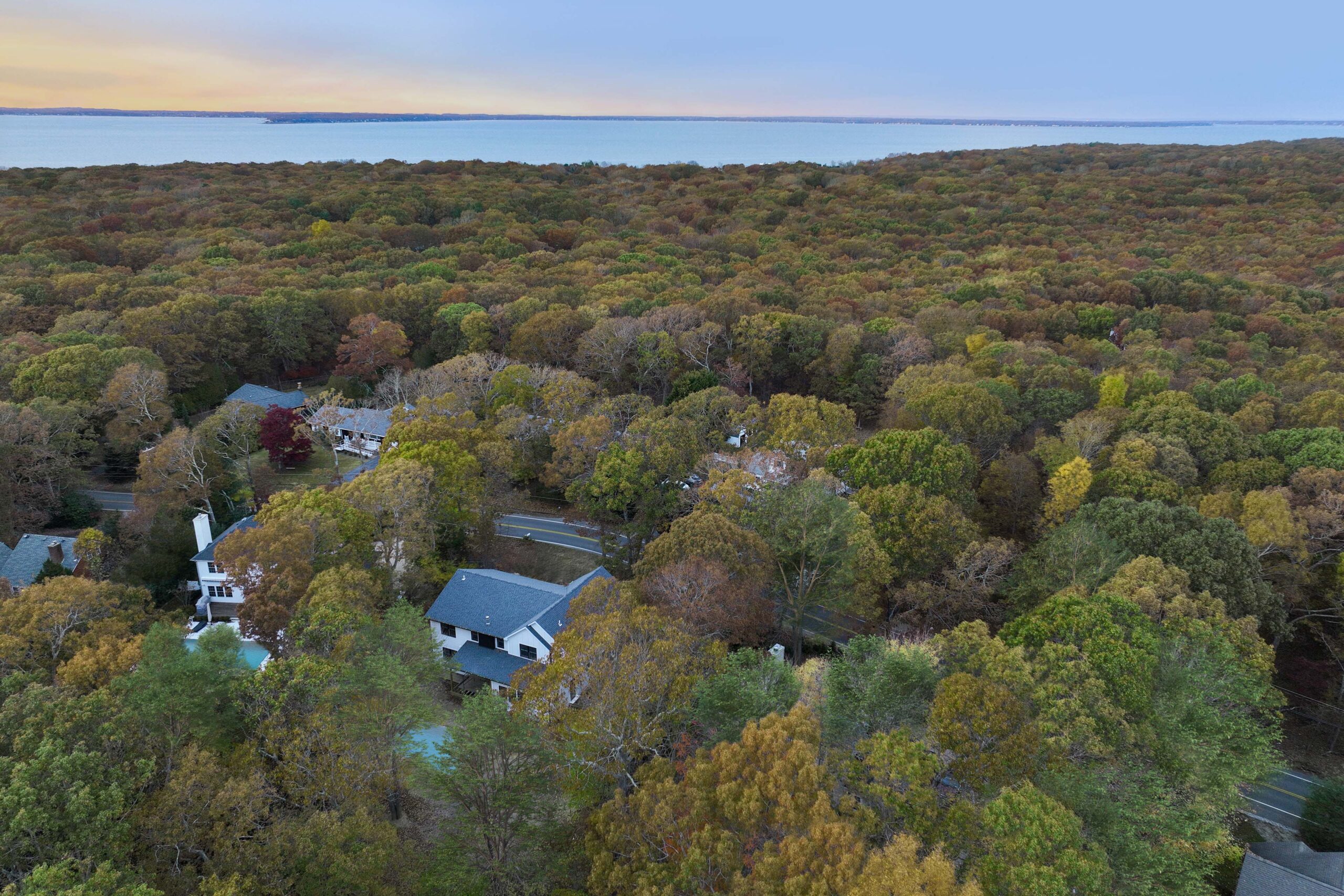 90 Roses Grove Road, Southampton, NY Parallel.Realestate