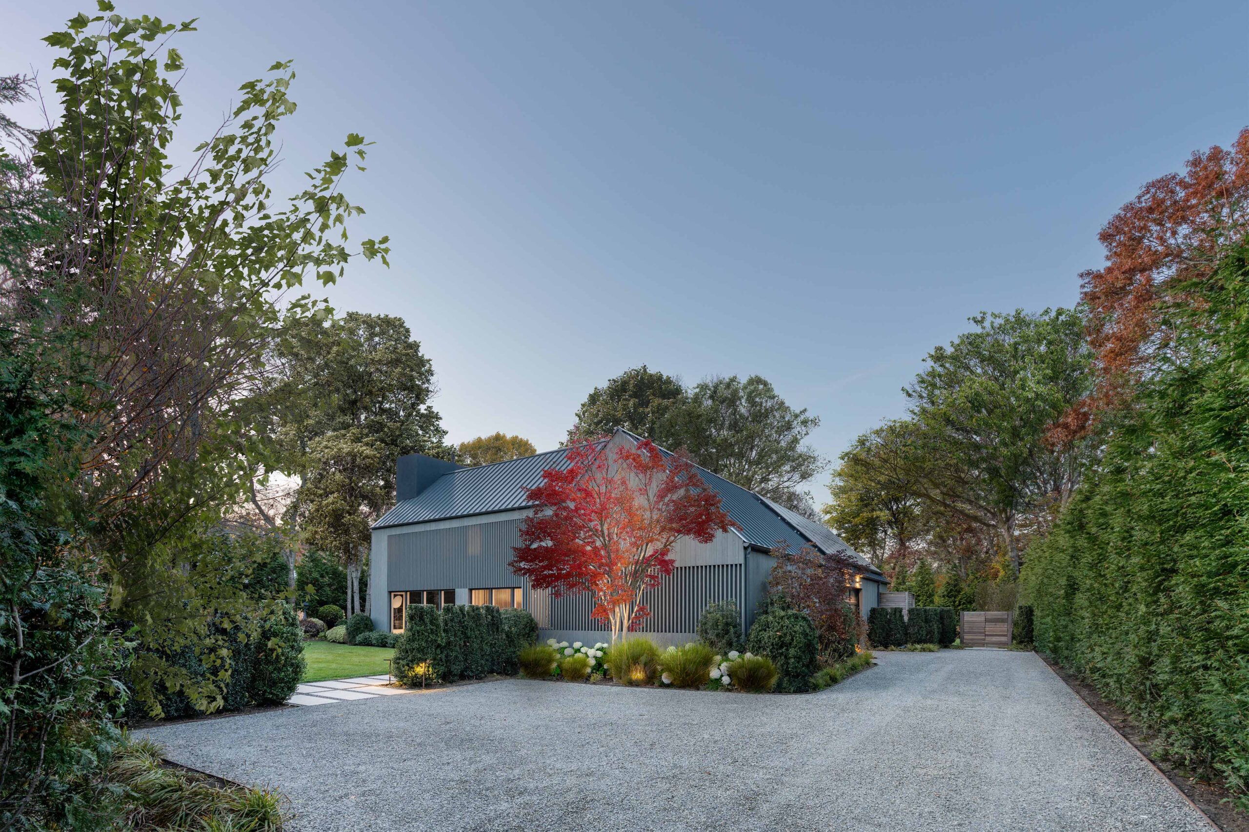 11_Rosewood_Drive_SagHarbor-Driveway-Dusk-WEB