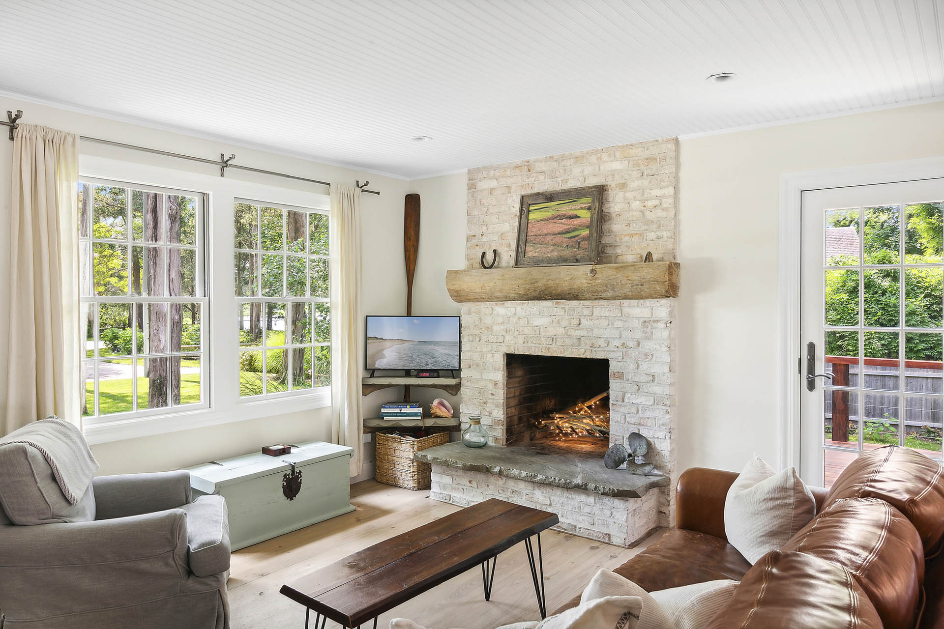 7_Cedarberry_Lane_Southampton_NY_11968_(02)-WEB
