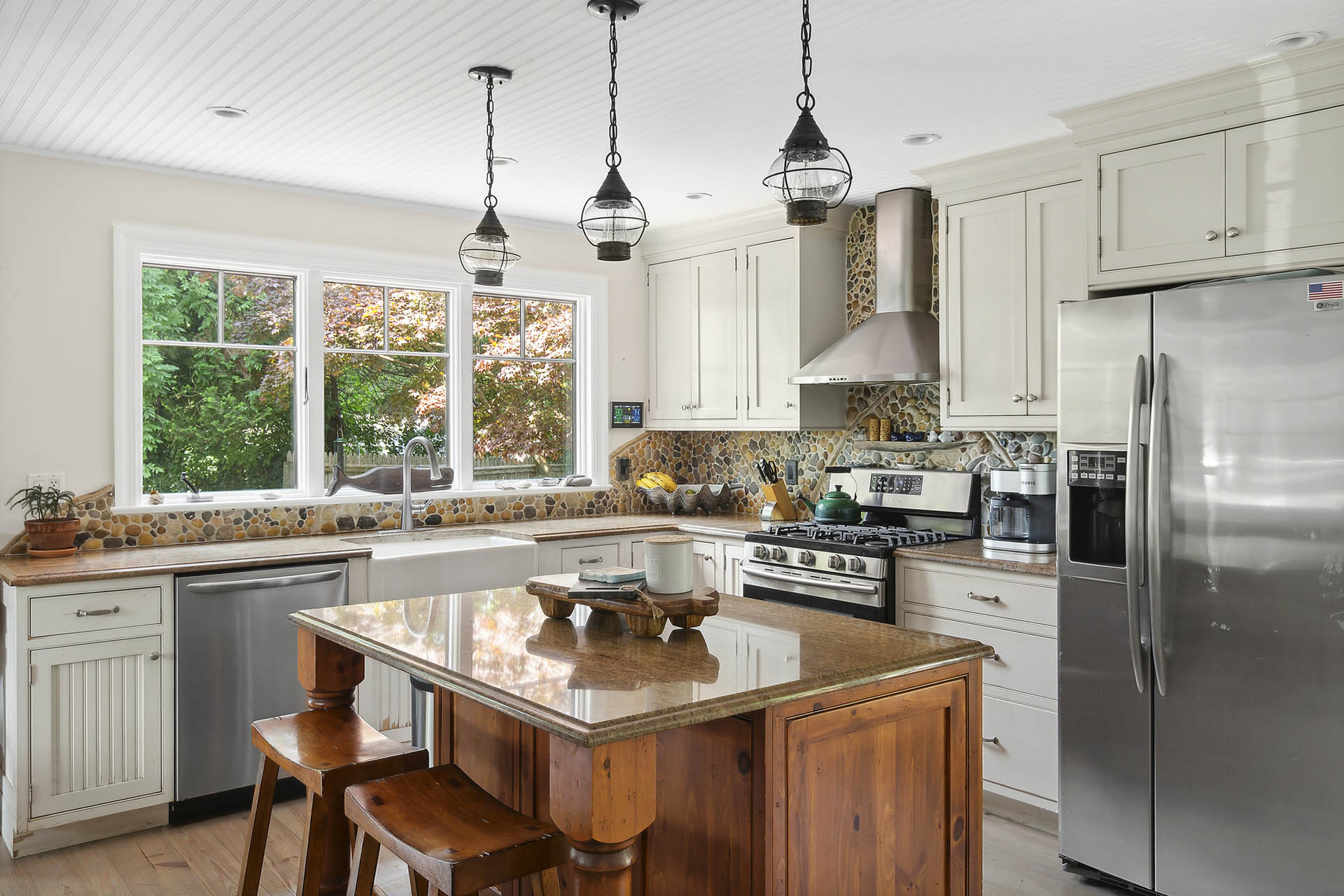 7_Cedarberry_Lane_Southampton_NY_11968_(03)-WEB