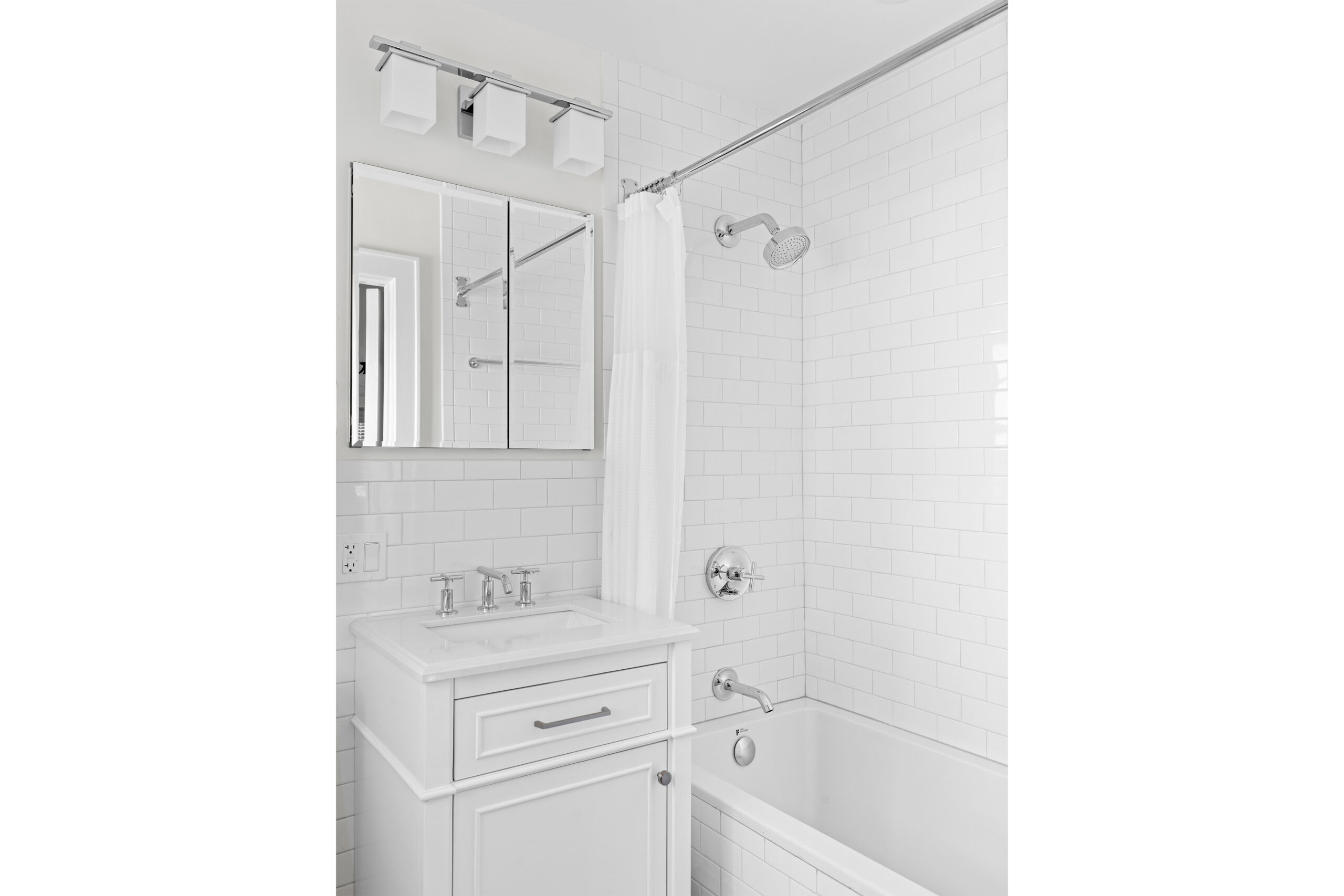 22_Aspatuck_Road_WesthamptonBeach_GuestBath2