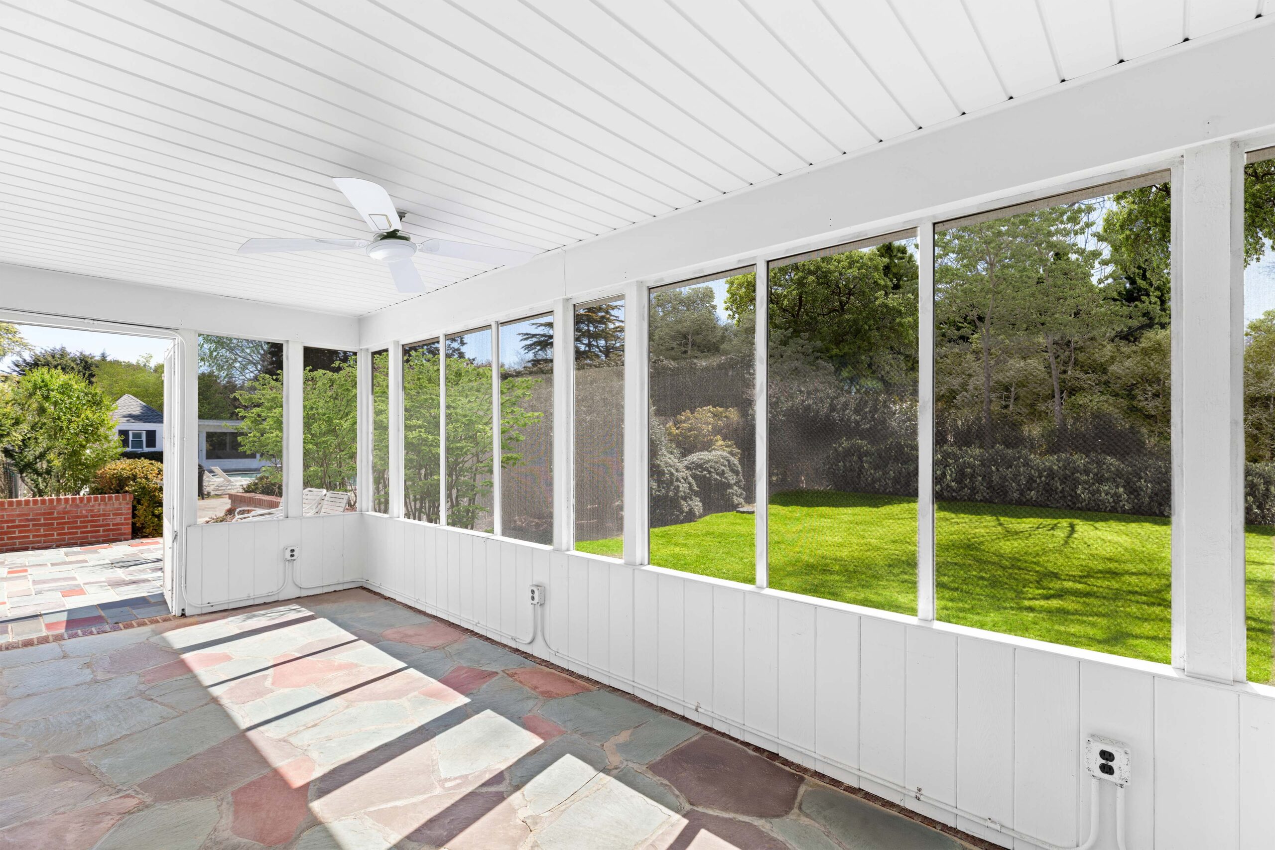 22_Aspatuck_Road_WesthamptonBeach_Screened-In-Porch