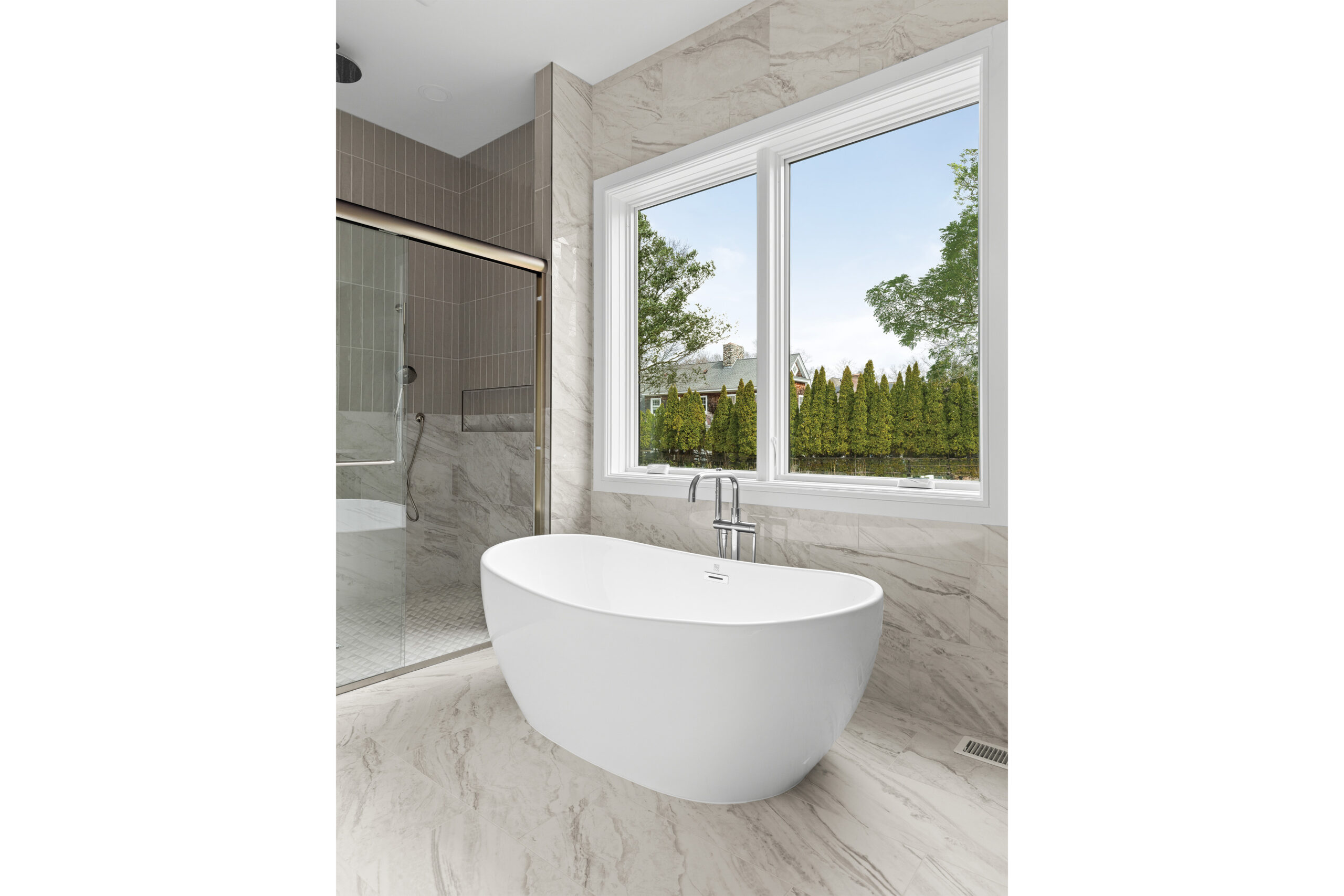 26_PineTreeRoad_Southampton_PrimaryBath_WEB