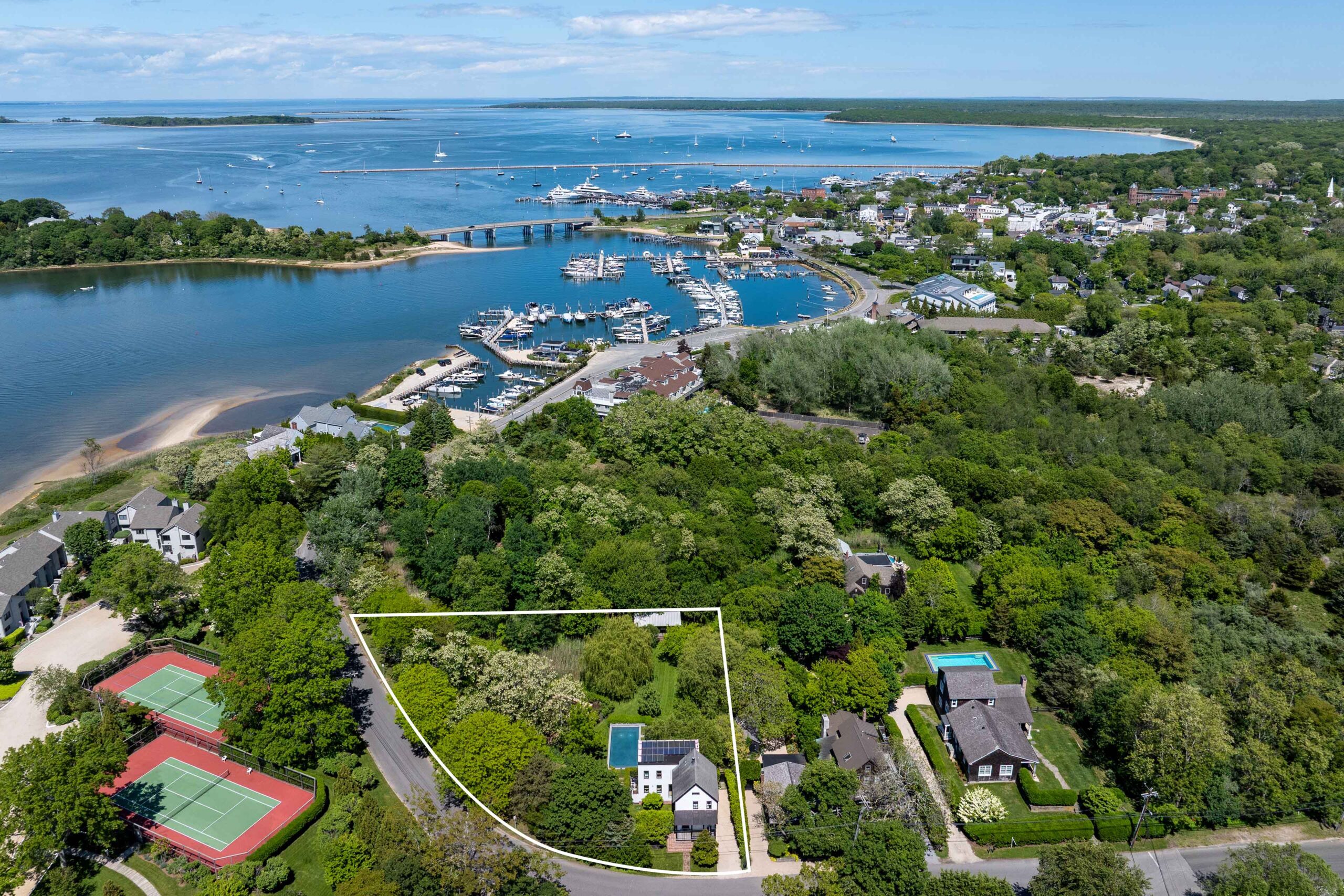 132_GloverStreet_SagHarbor_Drone1-outline-curved_WEB