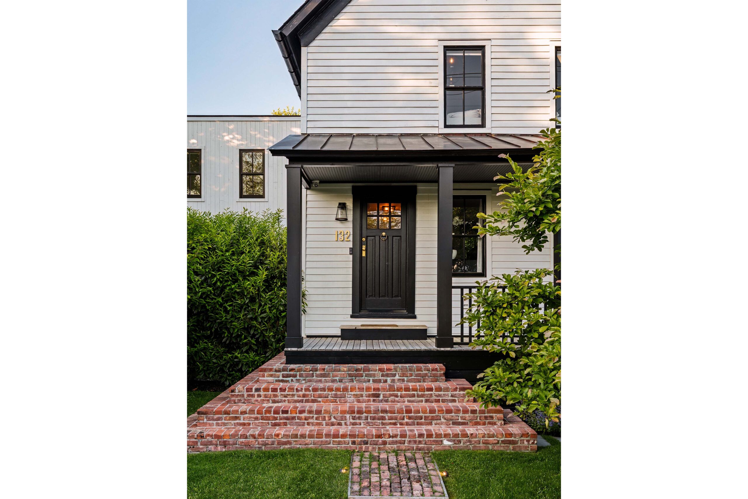 132_GloverStreet_SagHarbor_FrontDetail_WEB