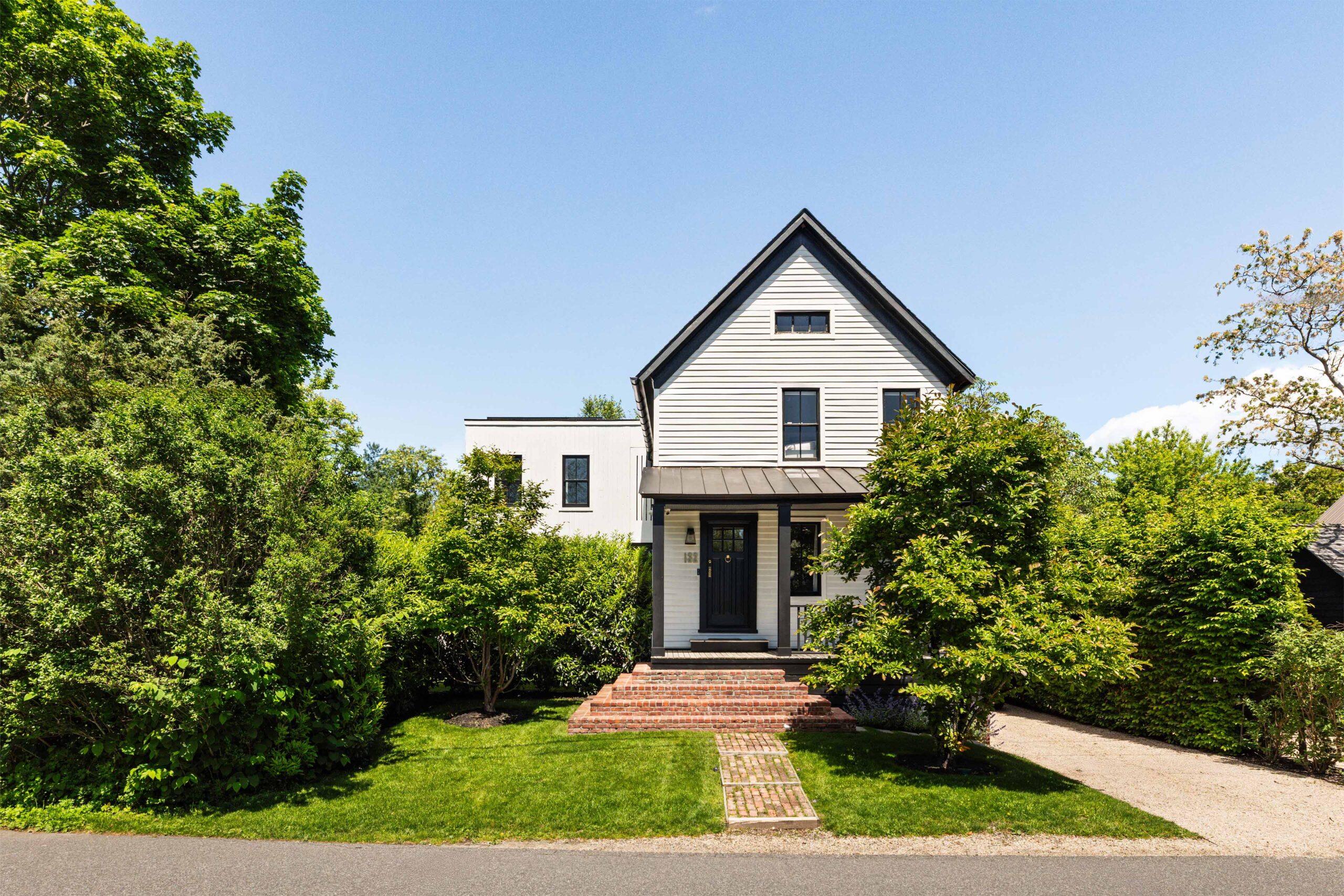 132_GloverStreet_SagHarbor_Front_WEB