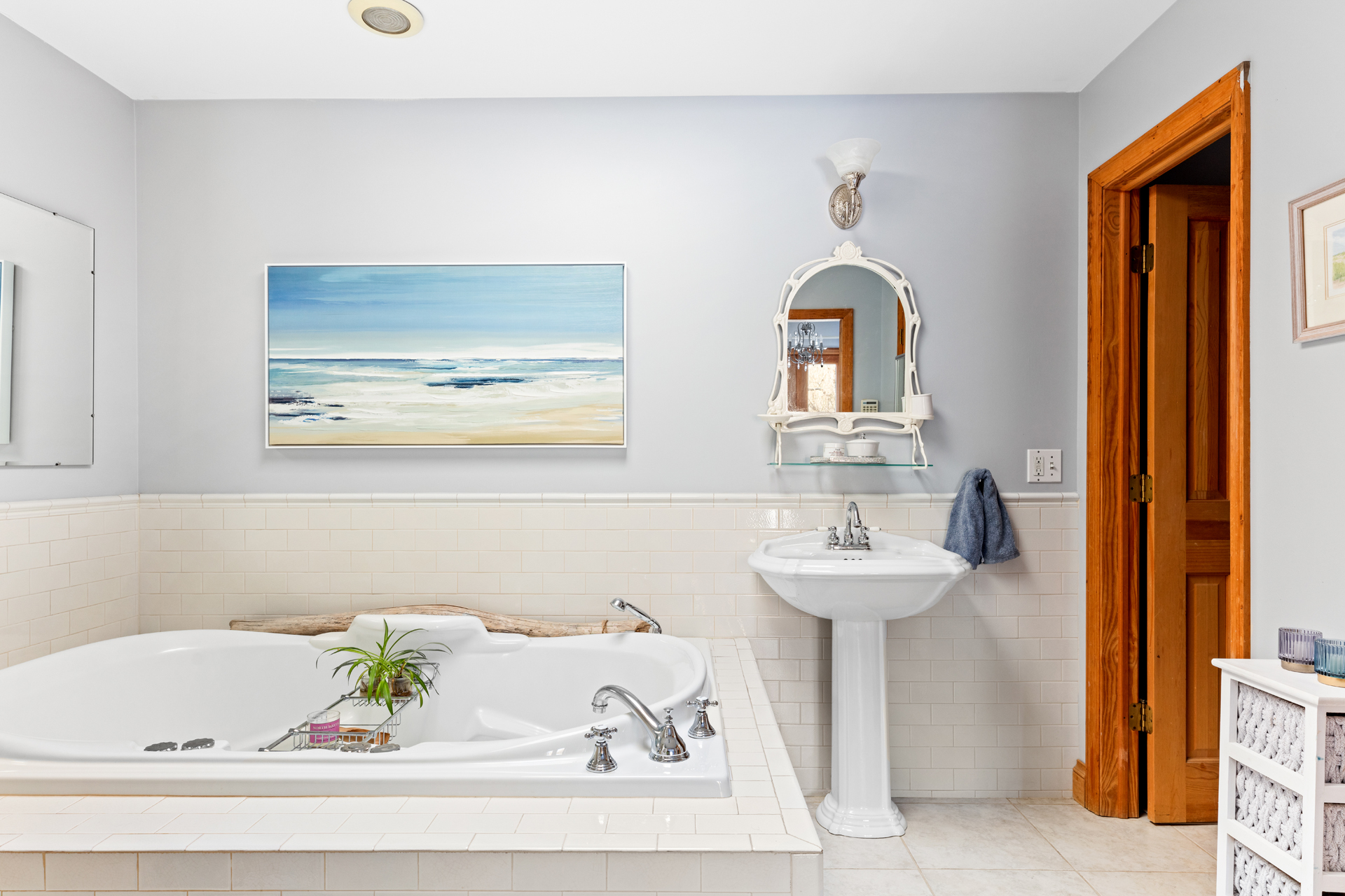 11-2_SunsetRoad_SagHarbor-PrimaryBath2-WEB
