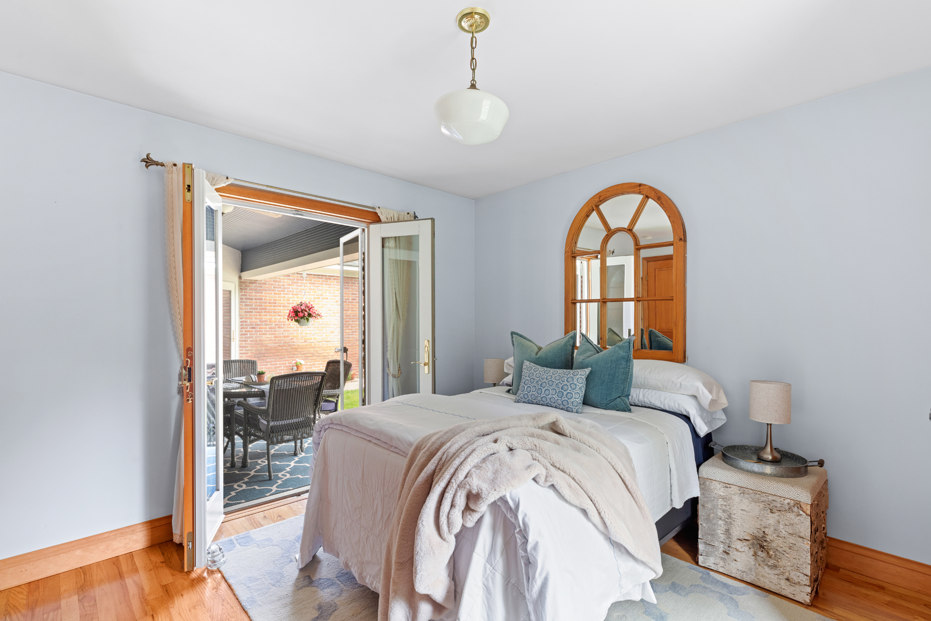 12-2_SunsetRoad-GuestBed1-WEB