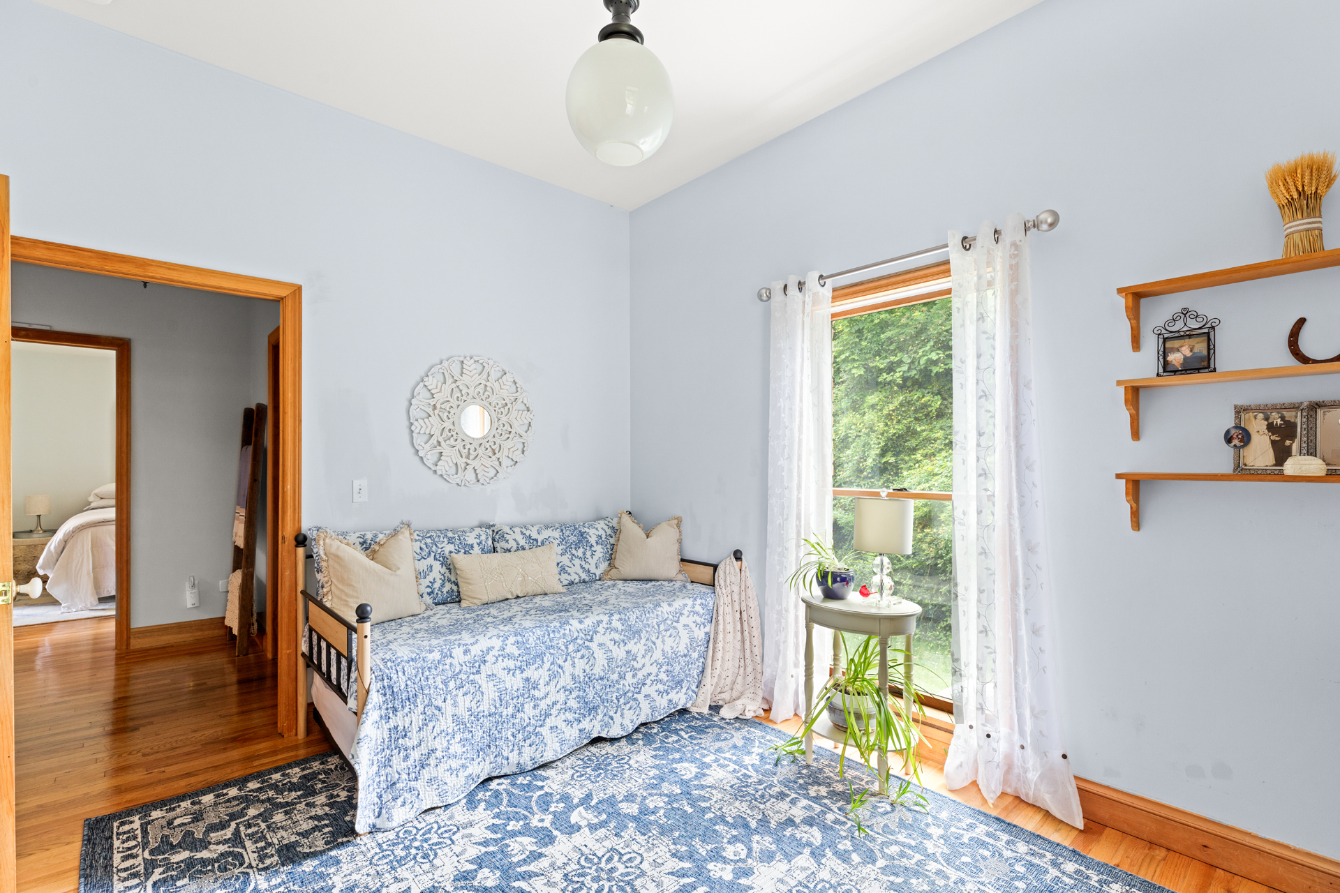 14-2_SunsetRoad-GuestBed2-WEB