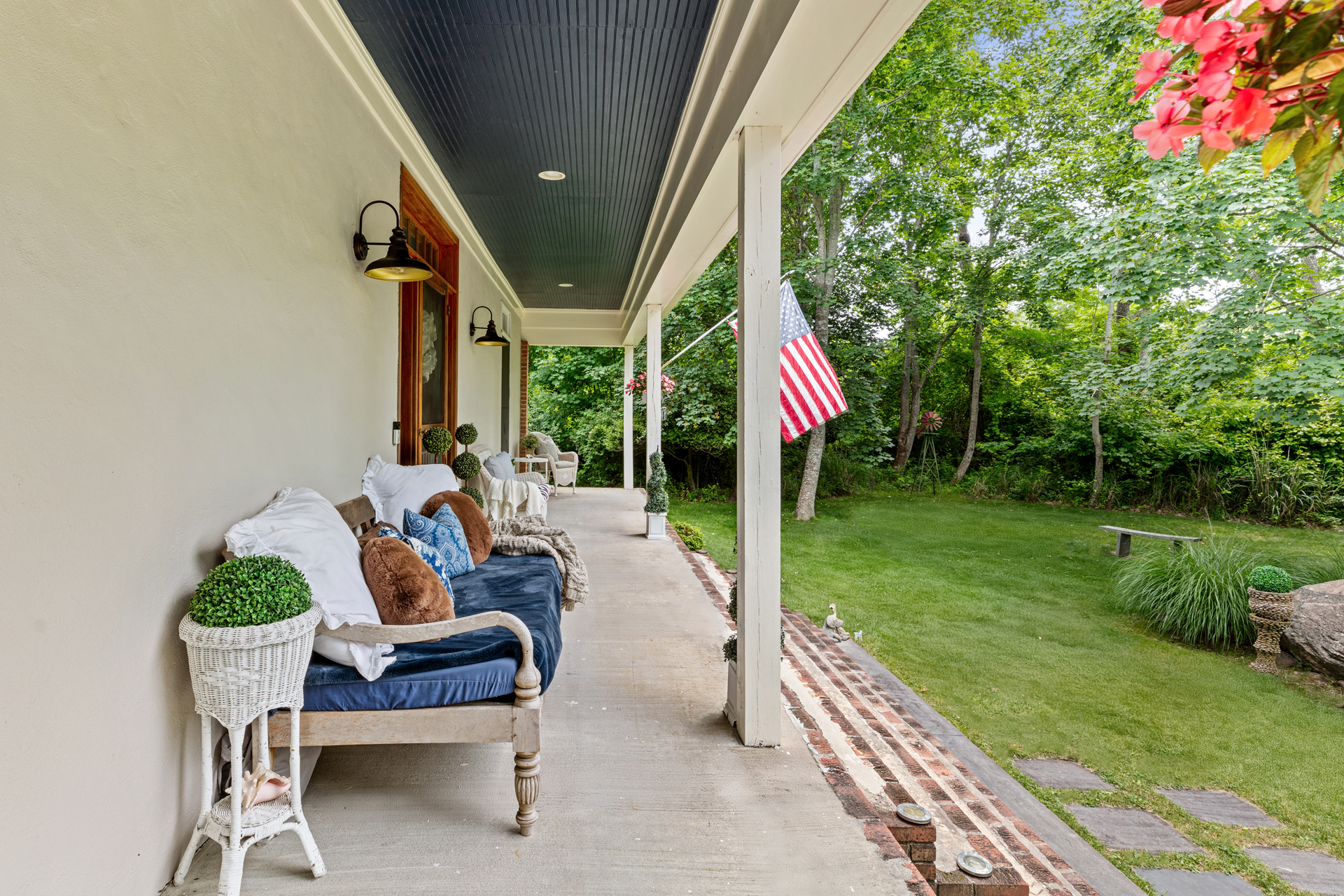 2a-2_SunsetRoad-FrontPorch-WEB