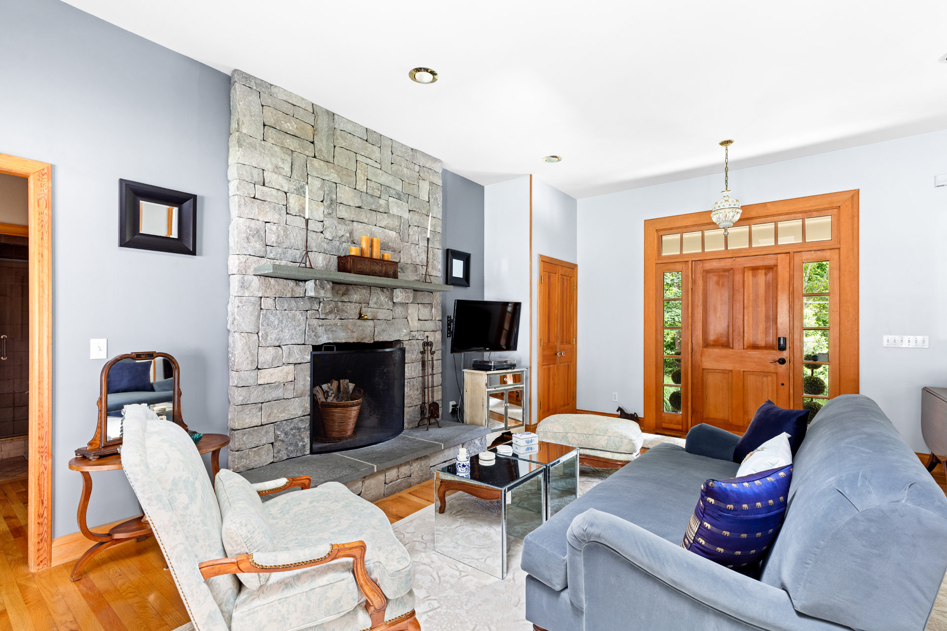 3-2_SunsetRoad-LivingRoom3-WEB