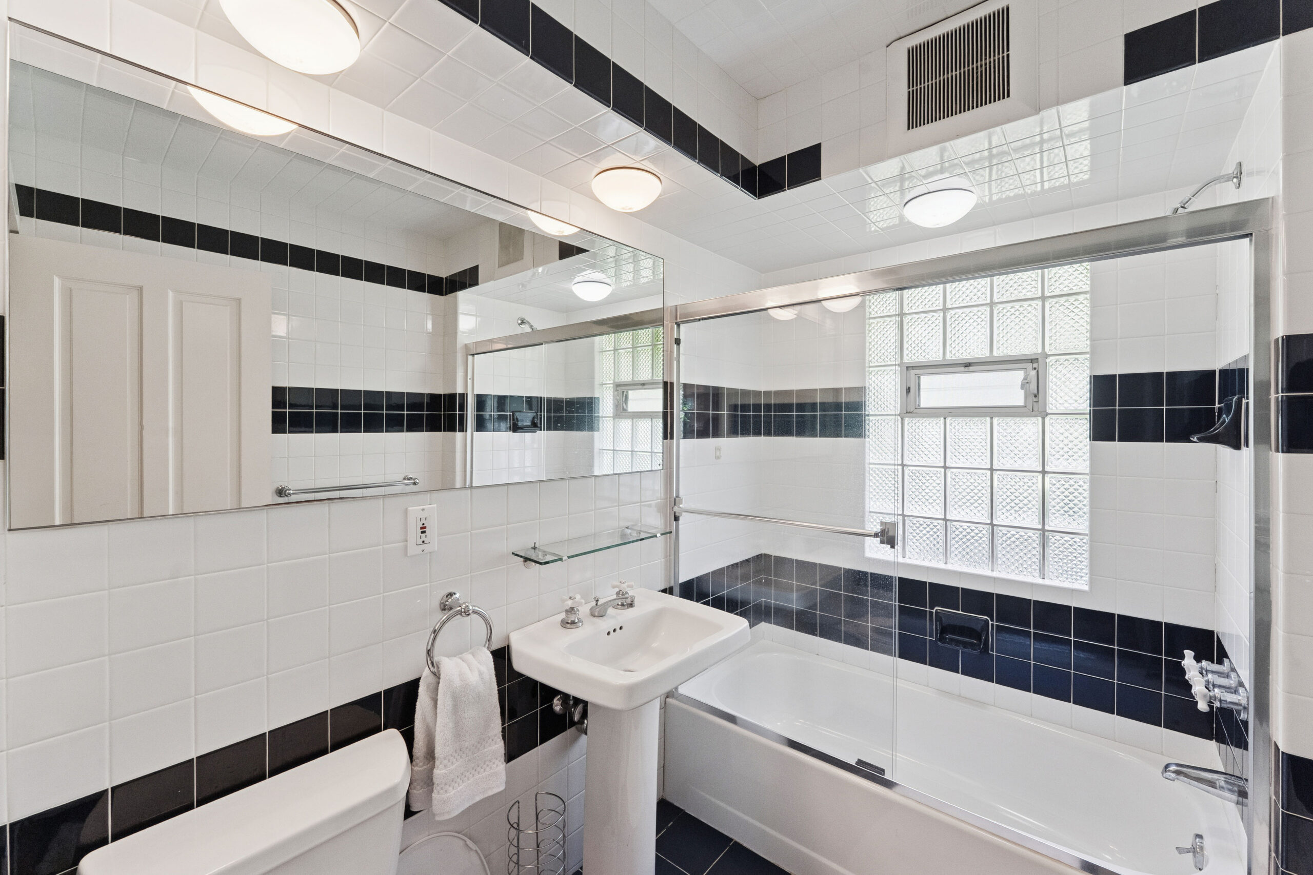 09-55 McGuirk St_WEB