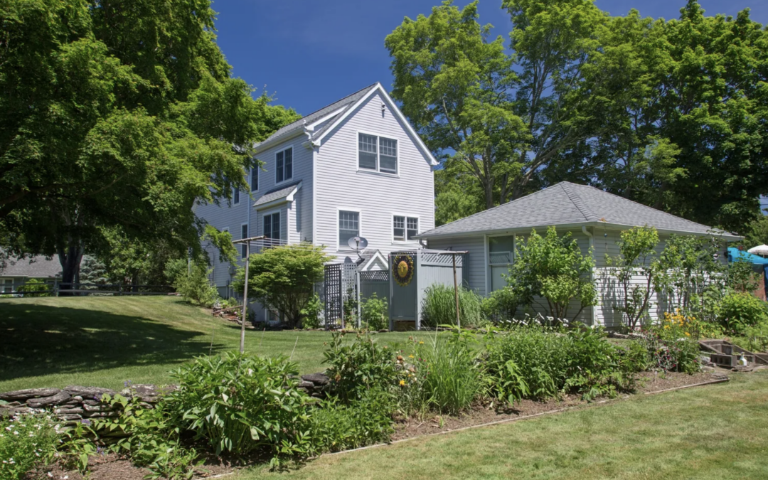 38 Center Ave, Southampton, NY