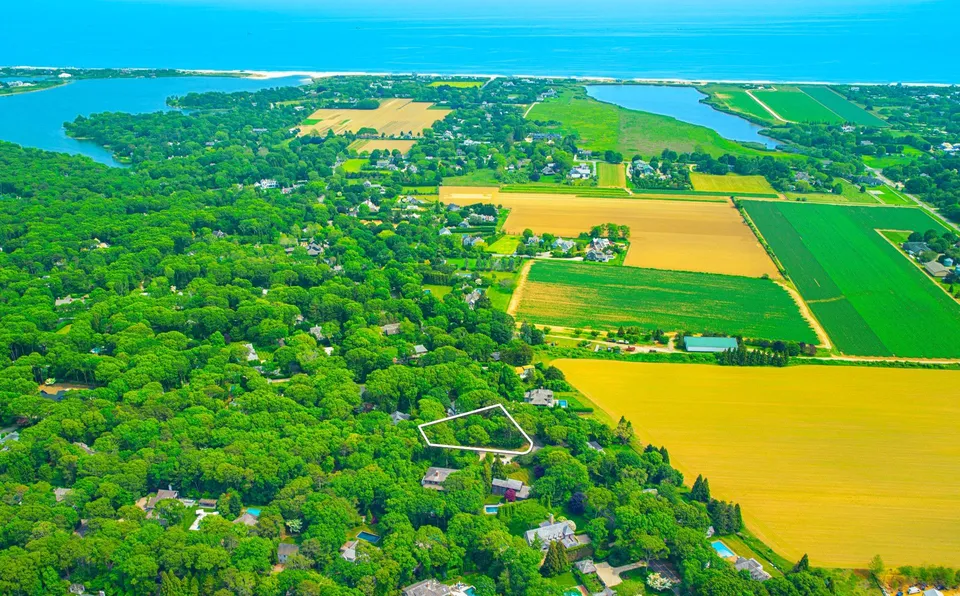 89 Sayres Path, Wainscott, NY